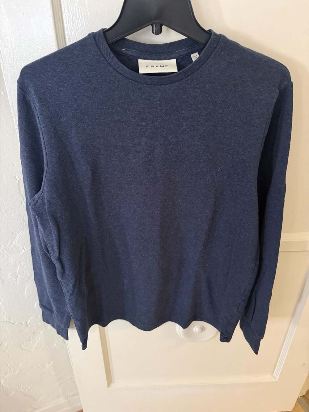 FRAME Men's Long Sleeve Crewneck T-Shirt in Heather Midnight Navy